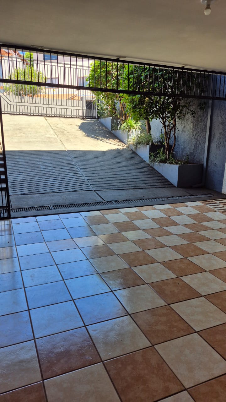 foto do anúncio Magnífica Residência: 450m² de Conforto, Lazer Impecável e Localização Perfeita