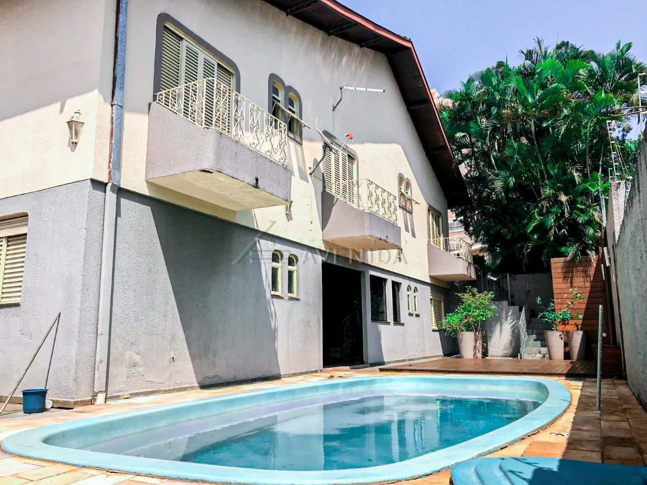 foto do anúncio Casa Assobrada com 5 Quartos e 540 m² à Venda no Centro de Londrina – Ampla Área de Lazer (10741)