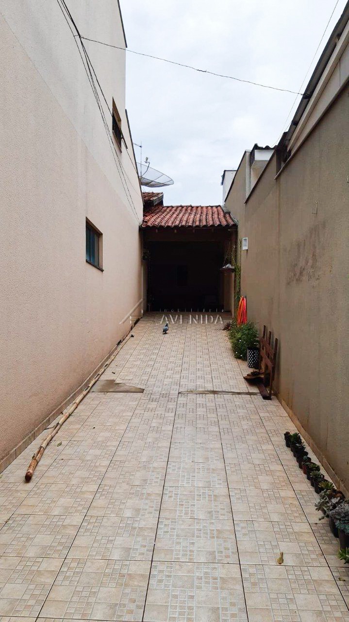 foto do anúncio Sobrado Amplo com 6 Quartos (1 Suíte) e 230 m² à Venda no Jardim Monte Belo – Londrina/PR  (12500)