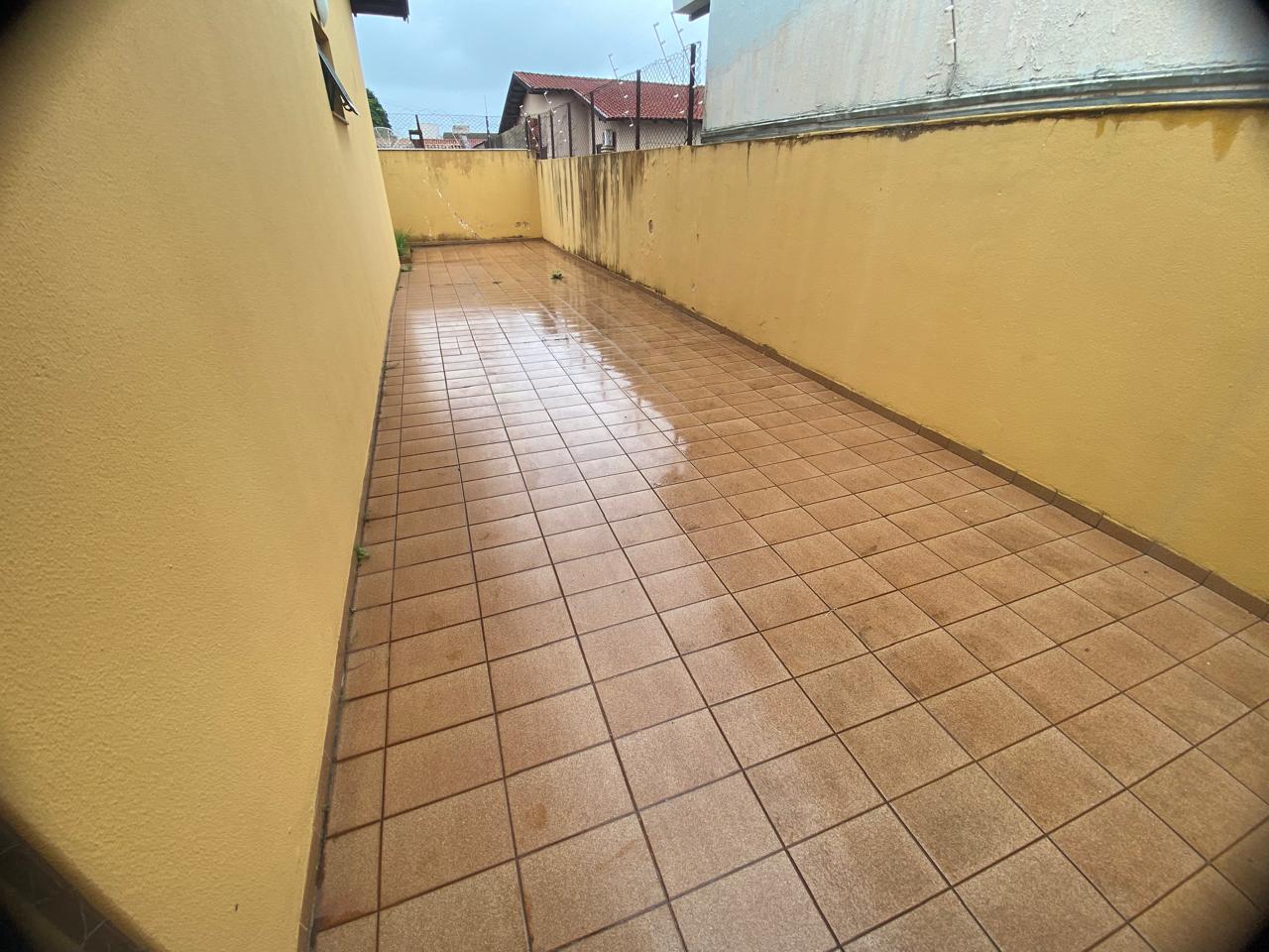 foto do anúncio Casa Residencial e Comercial Permuta por apartamento ate R$ 550.000,00 em Londrina