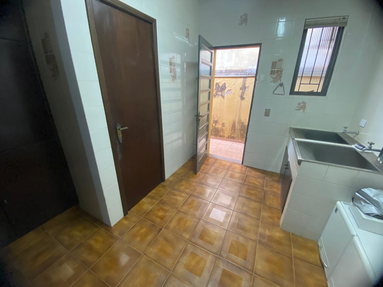 foto do anúncio Casa Residencial e Comercial Permuta por apartamento ate R$ 550.000,00 em Londrina