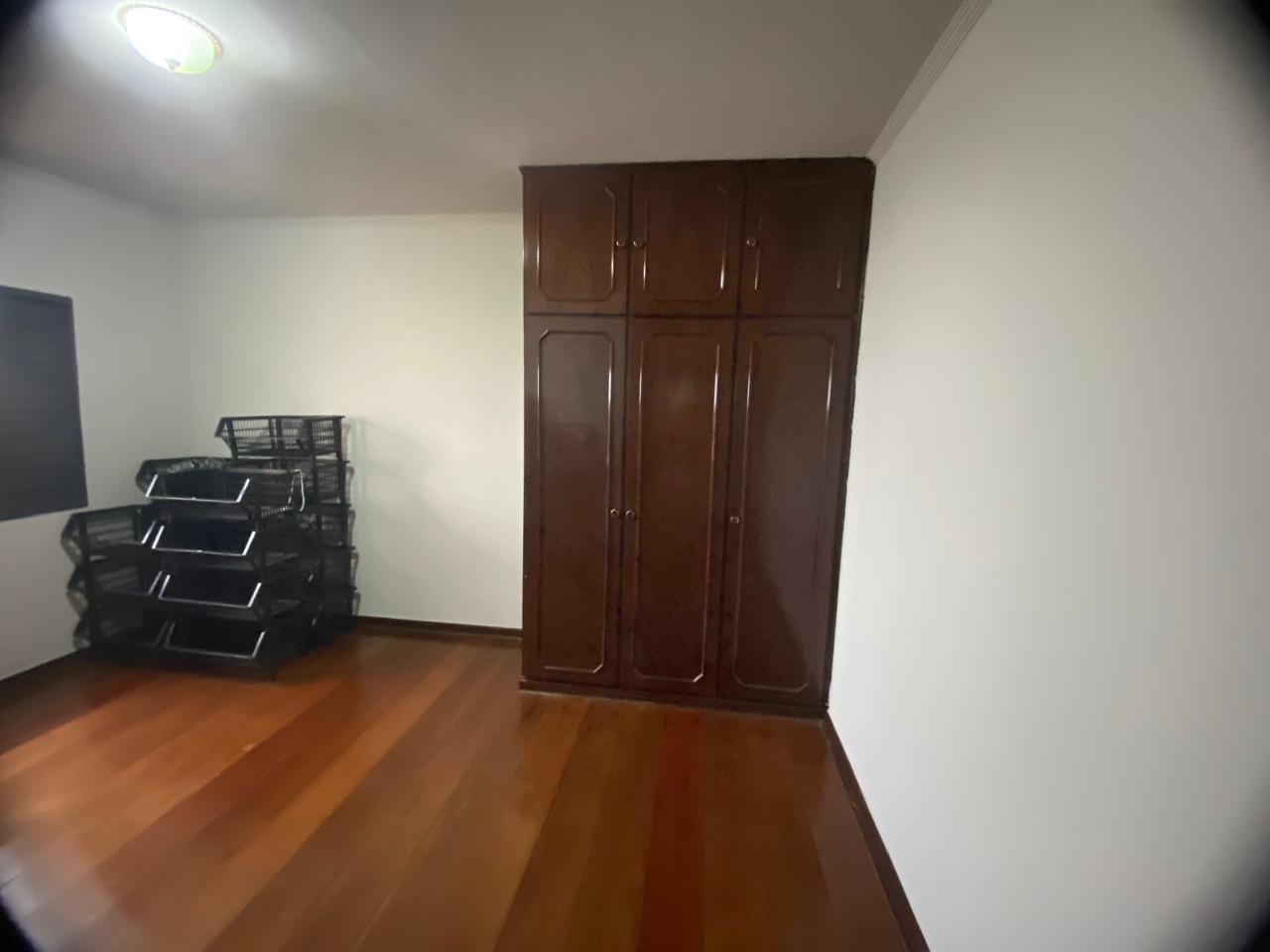 foto do anúncio Casa Residencial e Comercial Permuta por apartamento ate R$ 550.000,00 em Londrina