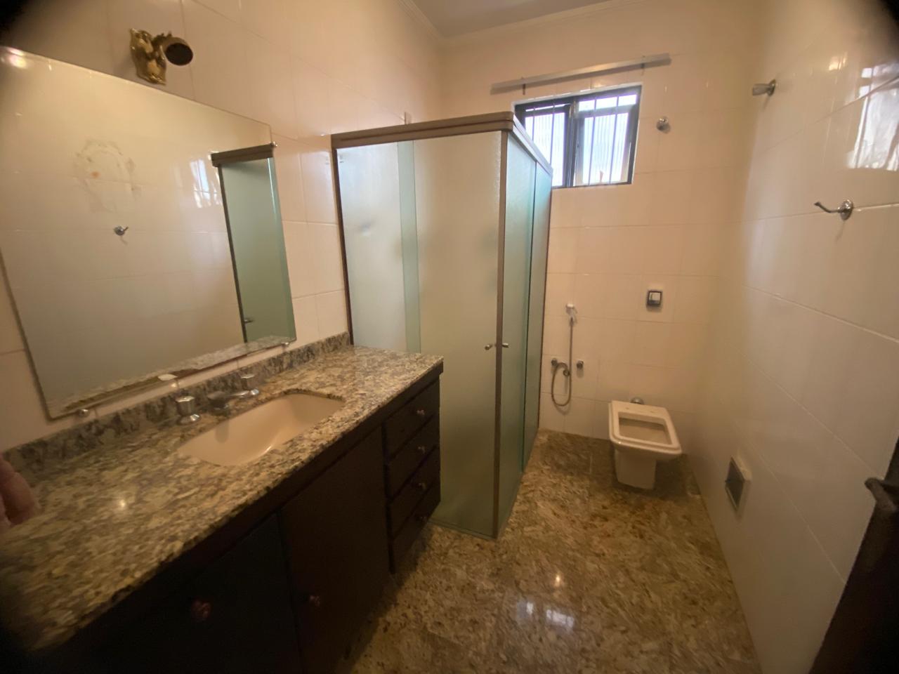 foto do anúncio Casa Residencial e Comercial Permuta por apartamento ate R$ 550.000,00 em Londrina