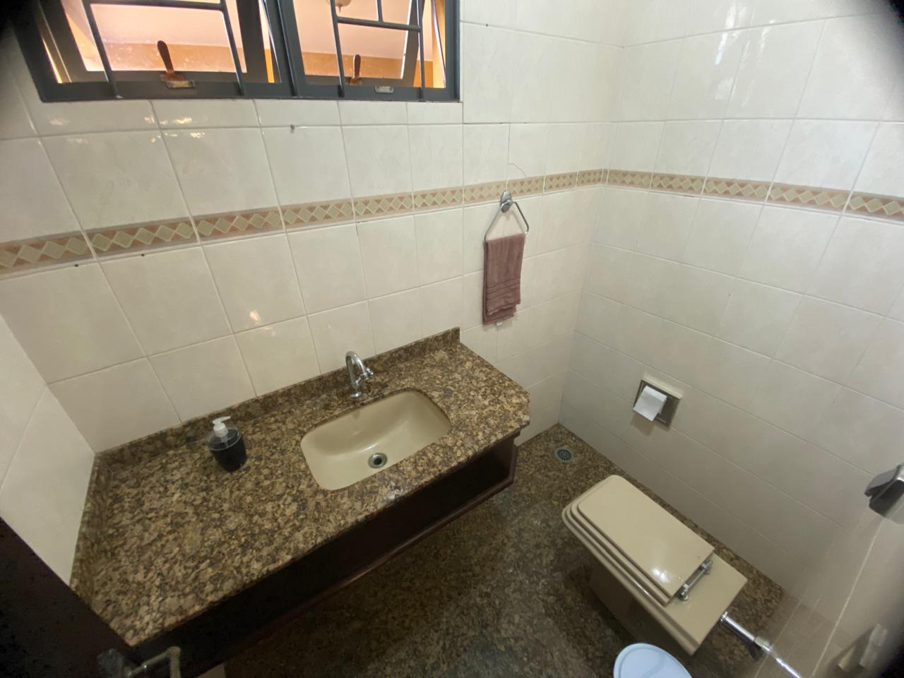 foto do anúncio Casa Residencial e Comercial Permuta por apartamento ate R$ 550.000,00 em Londrina